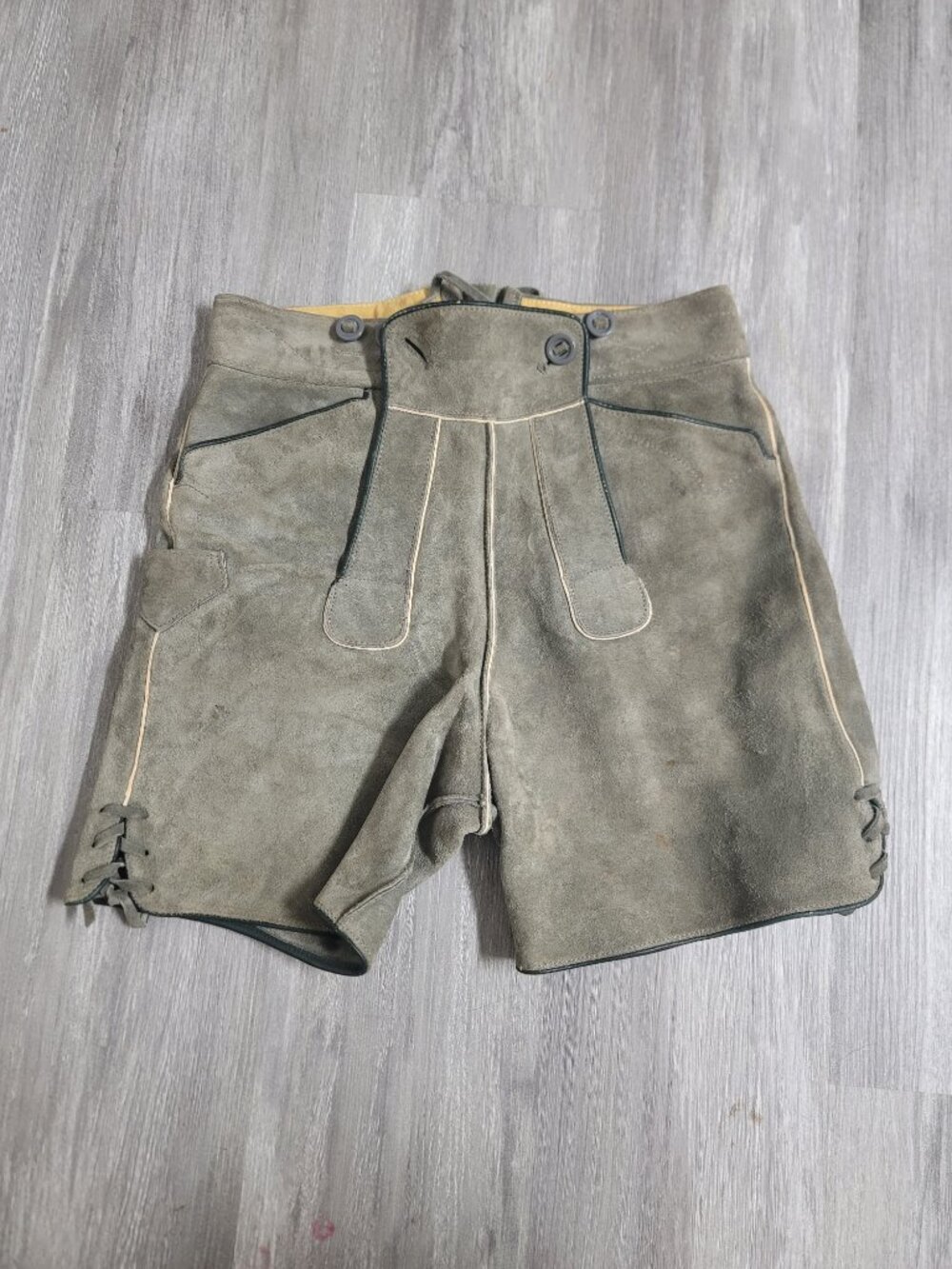Mens light green Bergfreund Lederhosen - size 40 - has spots